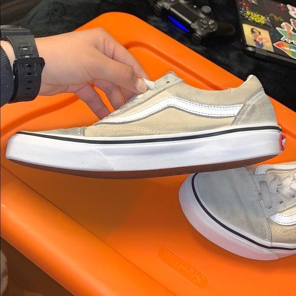 Vans - Picture 2 of 10